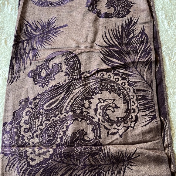 NWOT Pashmina  70% Pashmina 30% Silk Purple/Tan Tasseled Fringe  Scarf - Picture 3 of 5